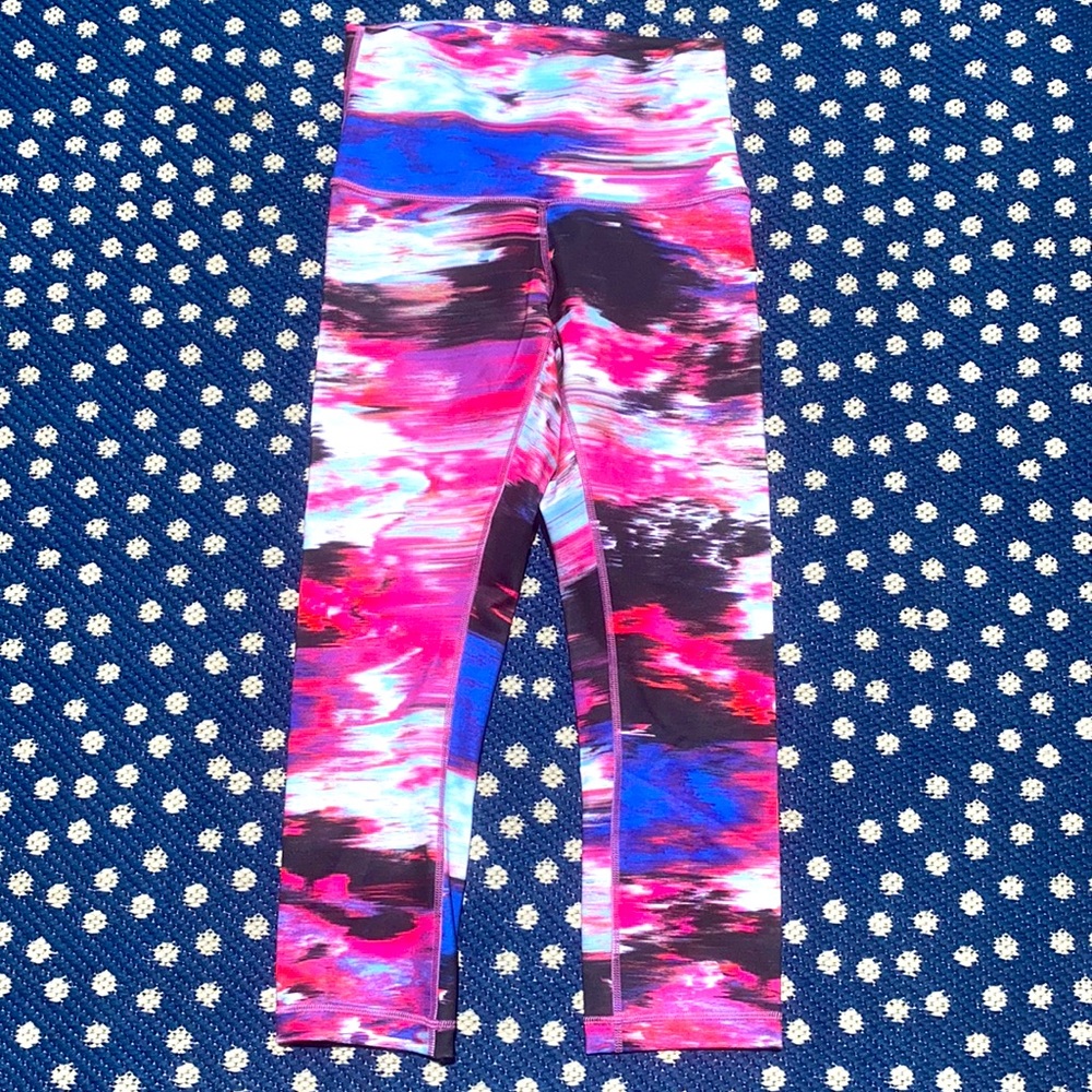 Lululemon size 6 EUC Pigment Wind crops